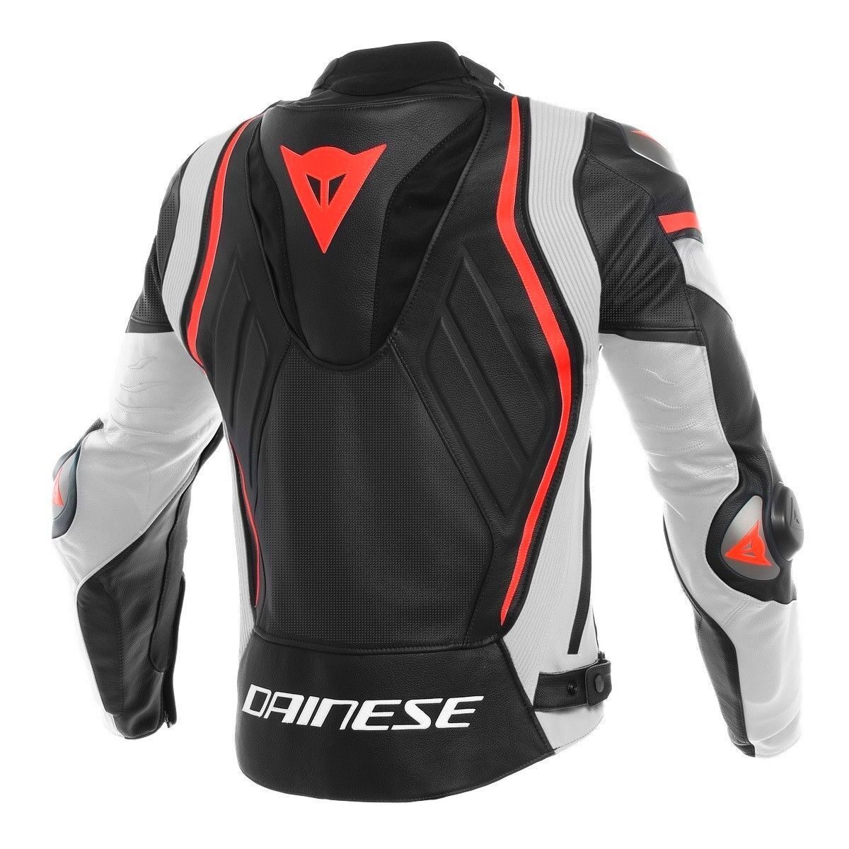 Байкер в Dainese